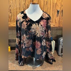 Miss Me Black Floral Velvet Blouse